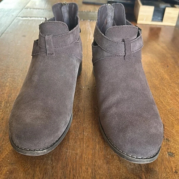 Skechers Suede chocolate brown boots. Size 9 - Picture 2 of 7